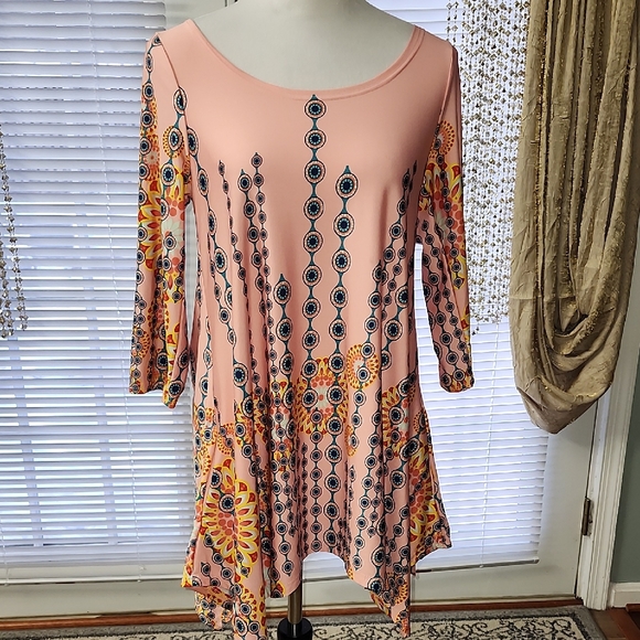 Tops - Vibrant Pink Tunic with Geometric Design